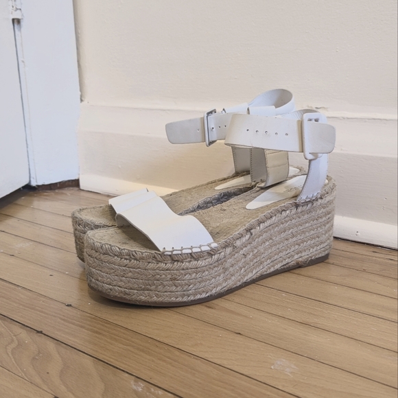 Vince sandals. - Picture 3 of 5